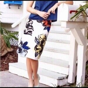 NWT Anthropologie Maeve White Floral Buckle Skirt. Size 0